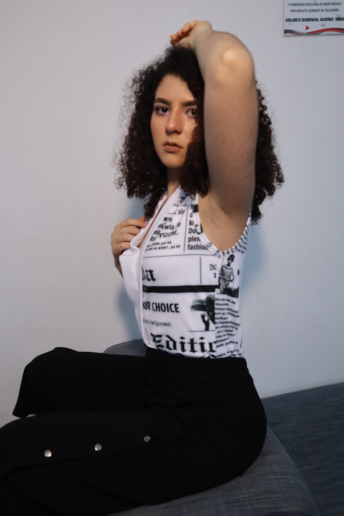 BLUSA PERIÓDICO MACA