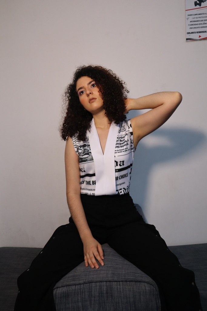 BLUSA PERIÓDICO MACA