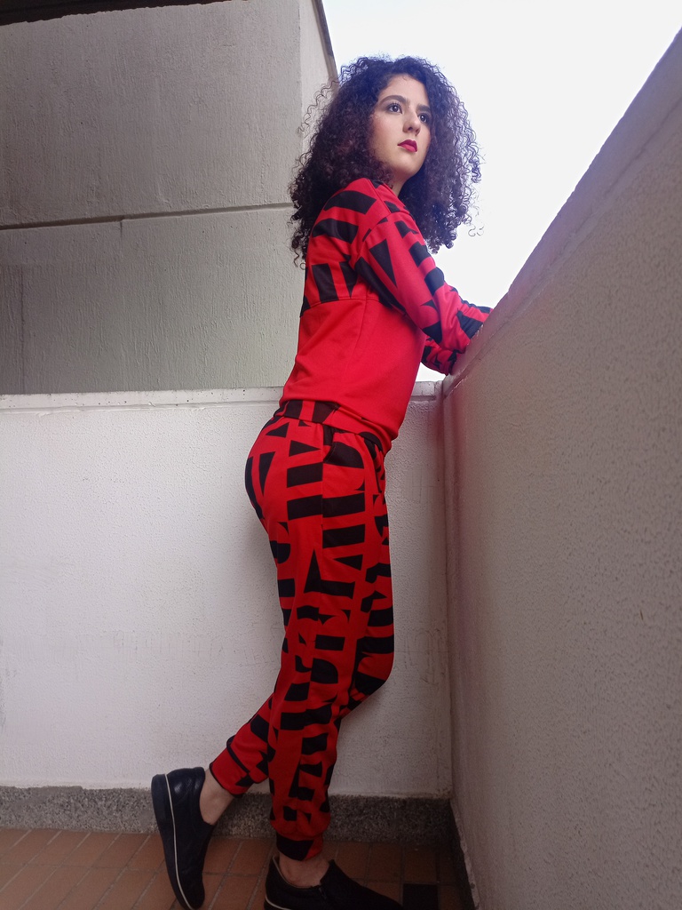 ROJO CON NEGRO