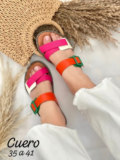 Sandalia en cuero de color